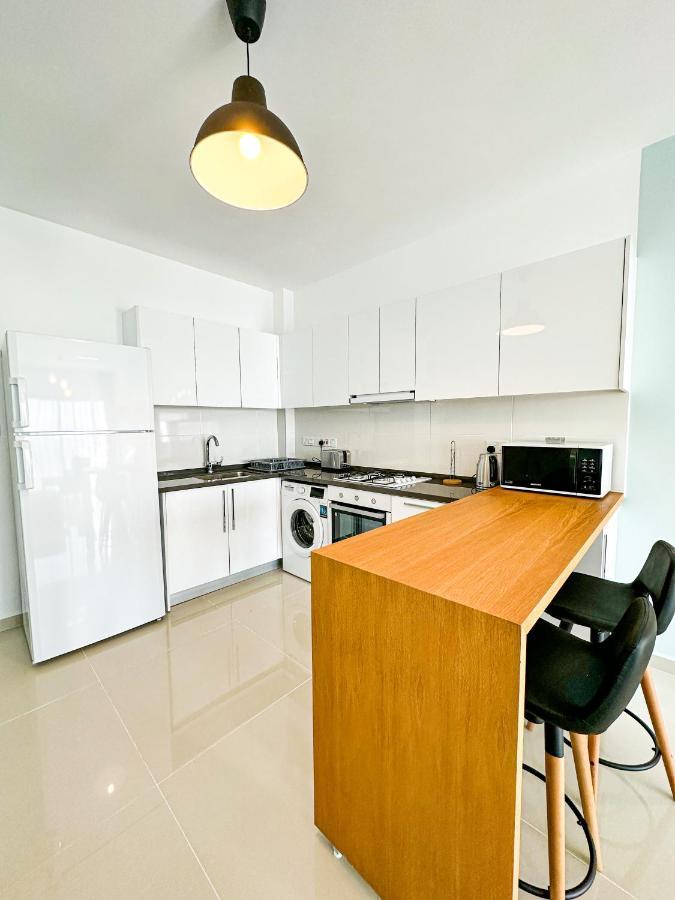 Luxury Sea View Two Bedroom Apartment In Caesar Resort & Spa, Long Beach Perivolia tou Trikomou Buitenkant foto